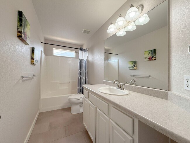 Building Photo - Rare Mountain View Gem for Rent in Erie!