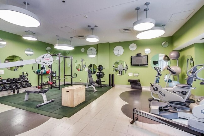 Building Photo - 123 S Green St