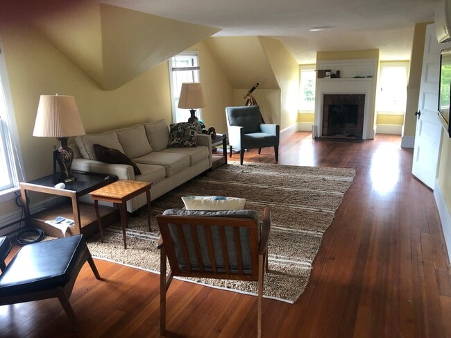 Building Photo - 5 Woods Edge Rd