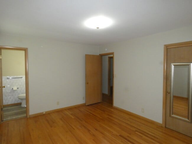 Building Photo - 1608 NE 65th St