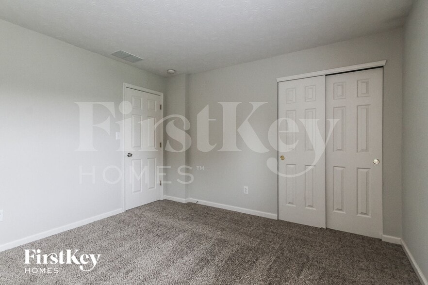 Building Photo - 6262 Saddletree Dr