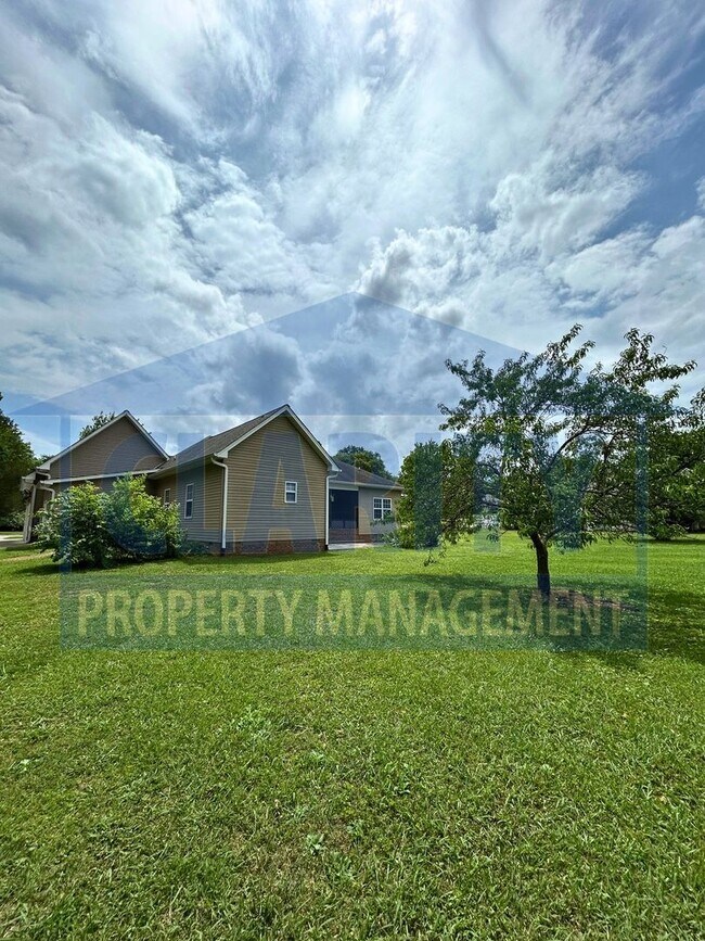 Building Photo - 165 Mill Creek Trail NE
