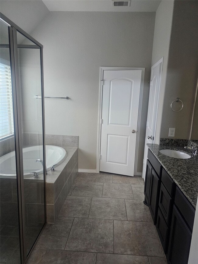 Building Photo - 23826 Via Viale Dr