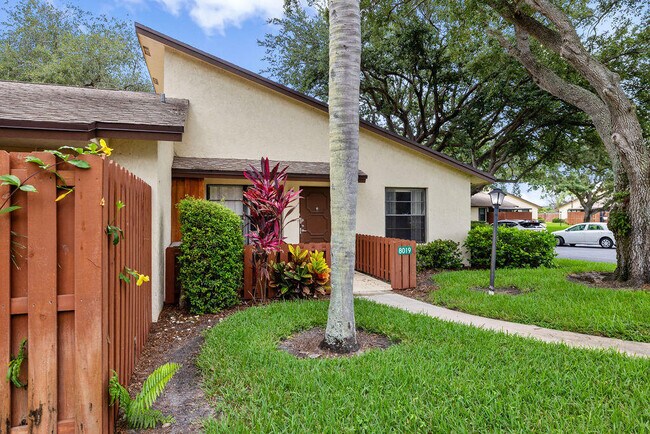 Building Photo - 8019 SE Villa Cir