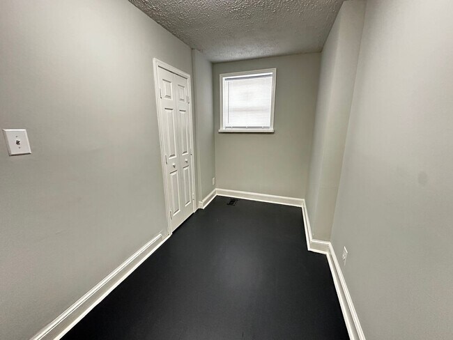 Building Photo - 4632 Hillside Rd SE