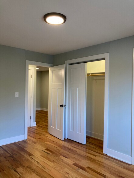 Building Photo - 696 Elm Pl