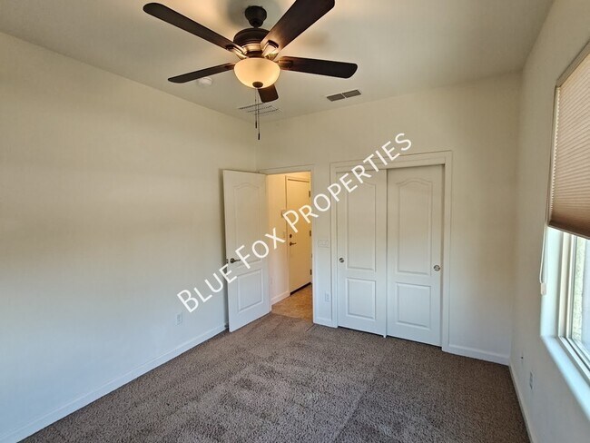 Building Photo - 12812 N Camino Vieja Rancheria