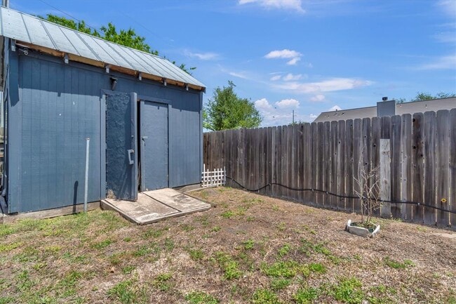 Building Photo - 206 Quail Cir