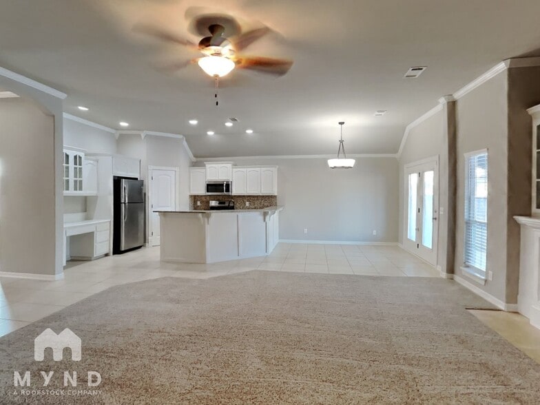 Building Photo - 3312 E Gillette St