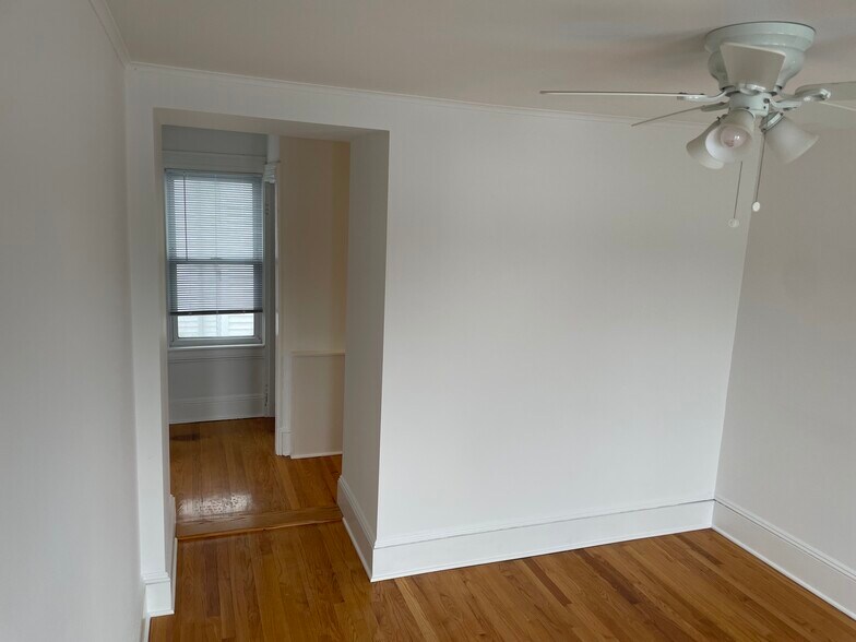 Building Photo - 125 Tunxis Hill Rd