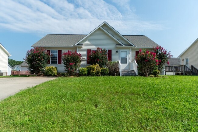 Building Photo - Beautiful one-level 3-Bedroom 2-Bath Ranch...