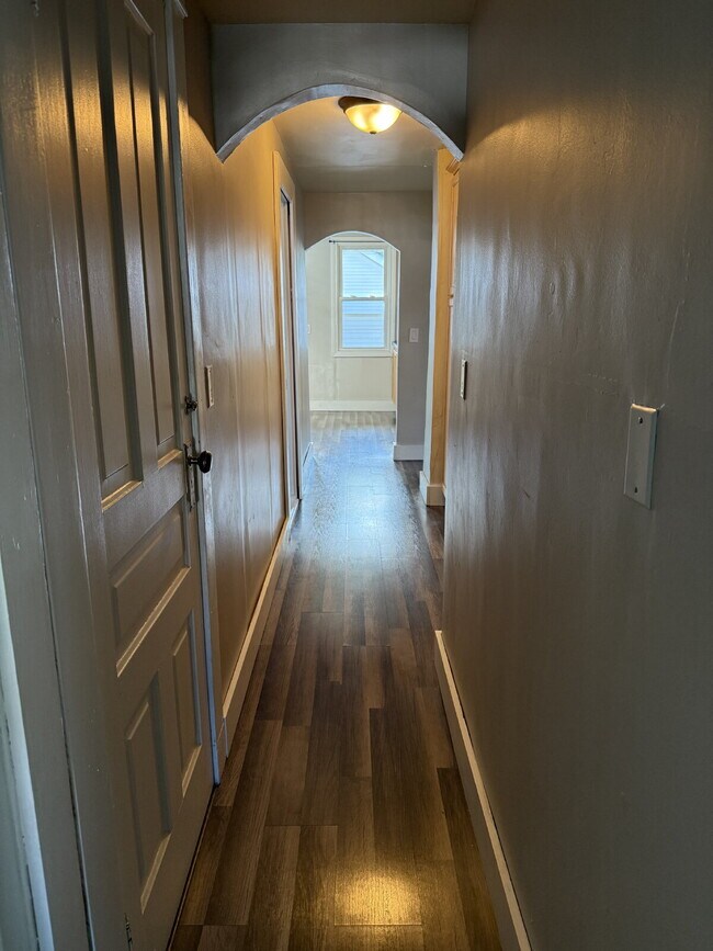 Building Photo - Charming 4 Bedroom Home with 2 Full Baths in Grand Rapids