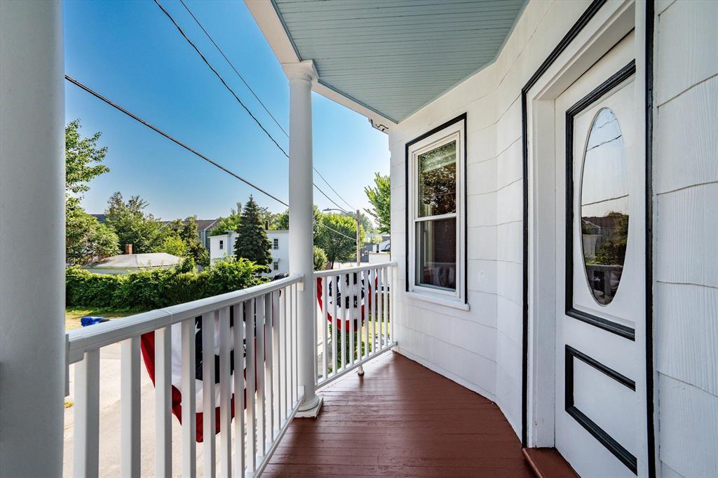 Private front porch - 33 Krakow Ave