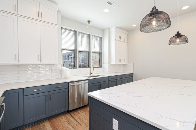 Building Photo - Luxury New Construction Townhome in Bryant...