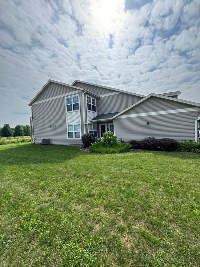 Building Photo - 921 Kelly Ln