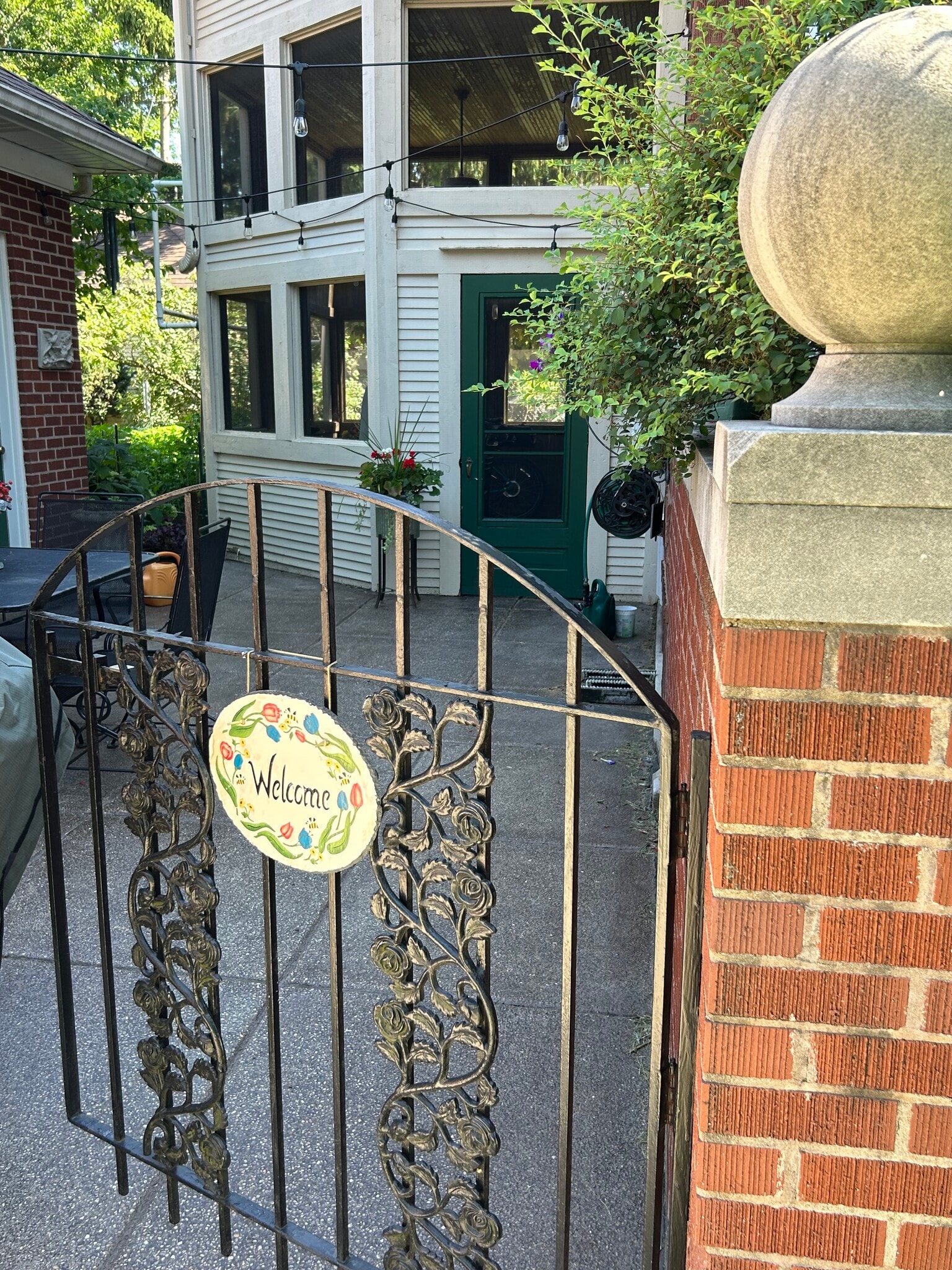 Side Entrance - 220 W Harris Ave