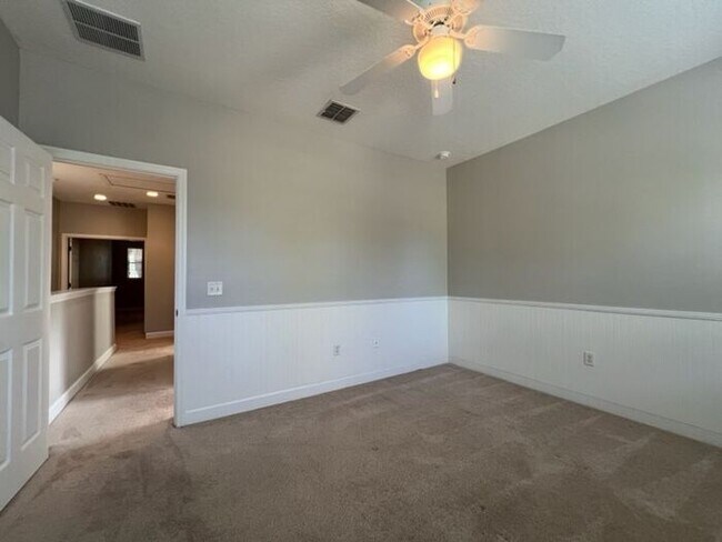 Building Photo - 3 Bedroom Townhouse in Boone School Area