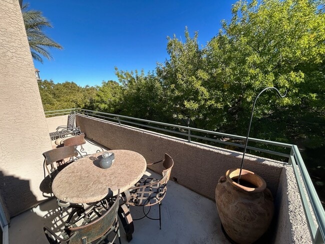 Building Photo - MOVE IN SPECIAL WITH THIS BEAUTIFUL GATED COMMUNITY - TOP FLOOR CONDO WITH BALCONY IN SUMMERLIN