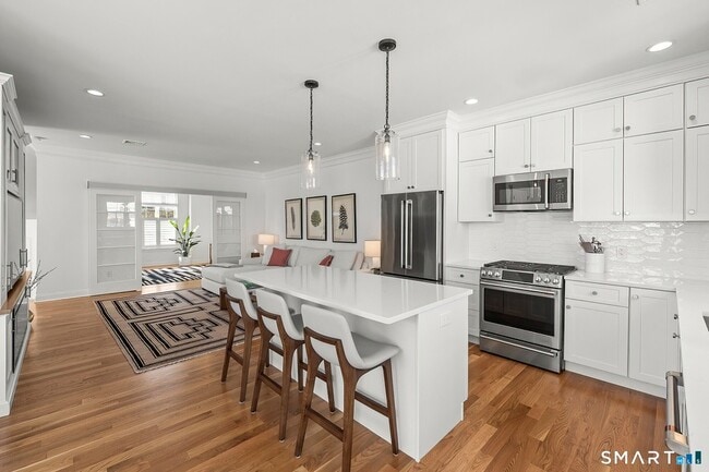 Building Photo - 35 Moorland Dr