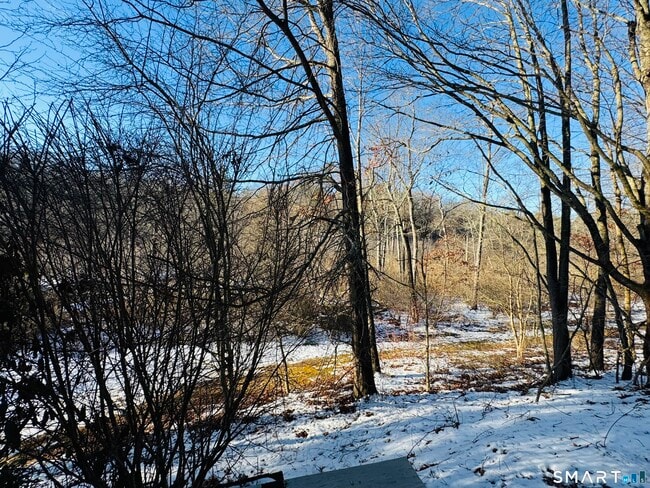 Building Photo - 2 Highland Square