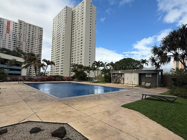 Building Photo - Kukui Plaza Diamond Head Tower 1 bedroom 1...