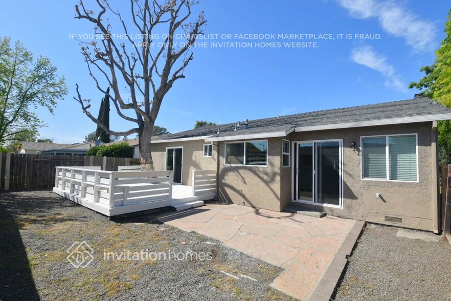 Building Photo - 1239 Mallard Ct