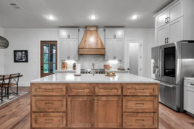 Building Photo - 15937 Stagecoach Rd