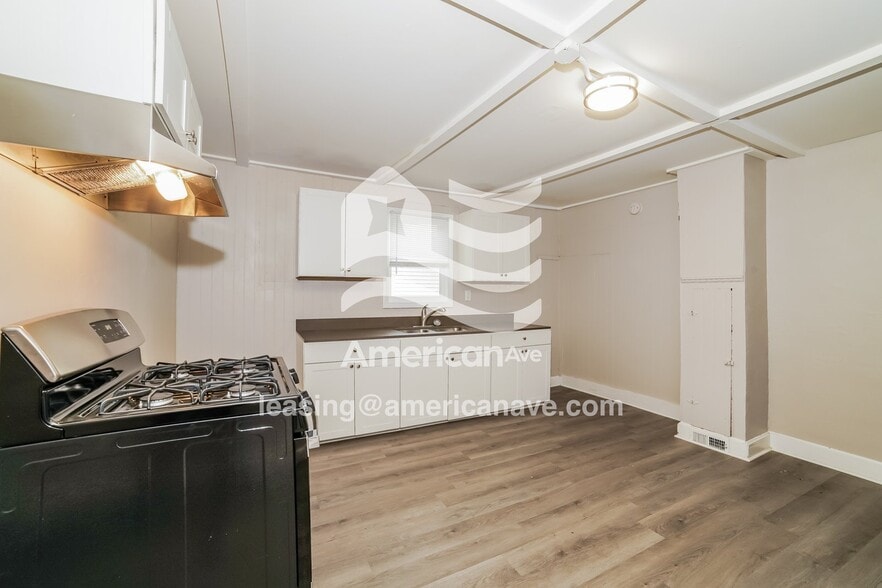 Building Photo - 1305 N 2nd St