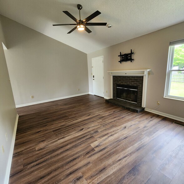 Building Photo - 2036 Merle Ln