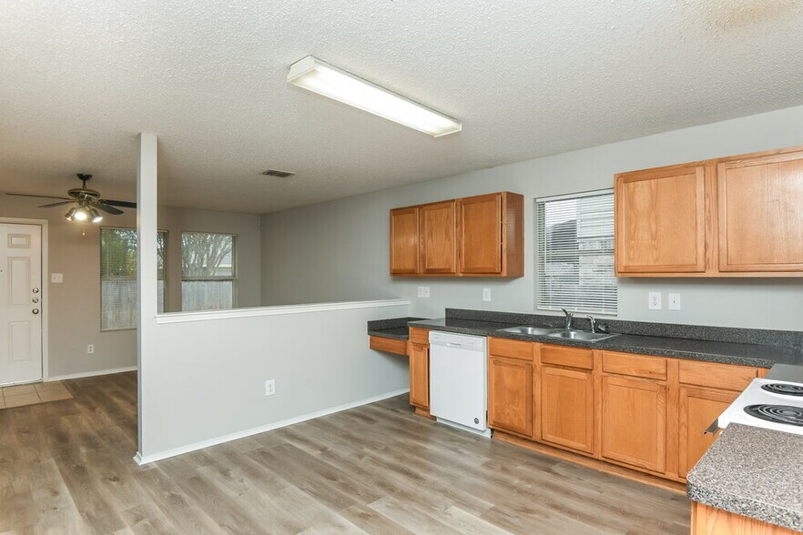 Building Photo - 8776 Polo Dr