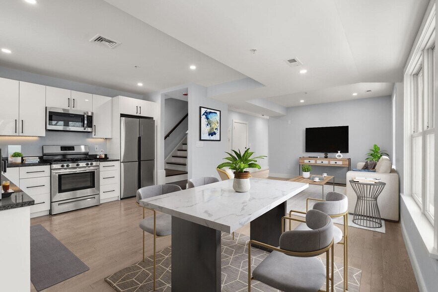 Building Photo - 167 Charles St