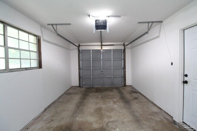Building Photo - 316 E Garfield Dr
