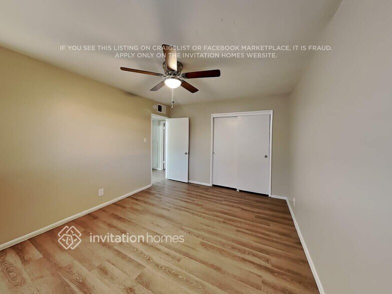 Building Photo - 1816 S Parkside Dr