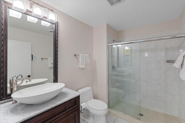 Building Photo - 936 W Madison St