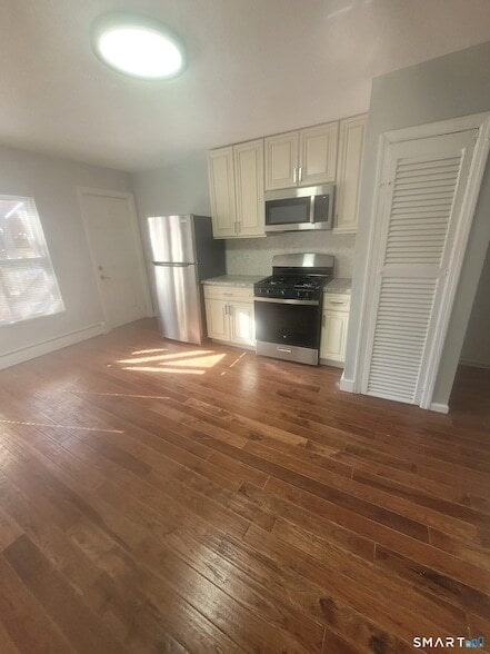 Building Photo - 2304 Barnum Ave