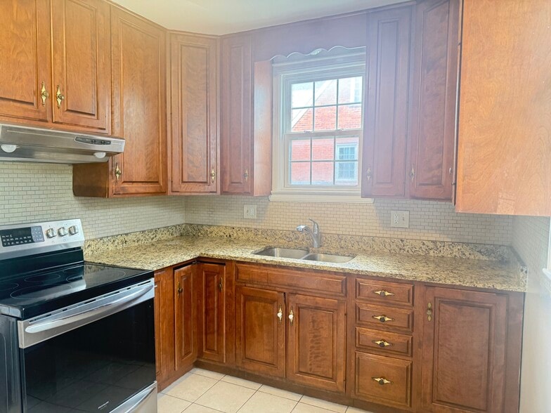 Building Photo - 129 Garber Ln