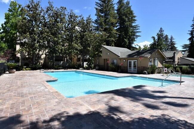 Building Photo - 508 Woodside Oaks