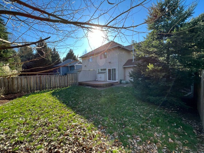 Building Photo - Gorgeous 3 BD* 2.5 BA* Updated Duplex Located in Historic Orenco in the Elk Meadows Community! *S...