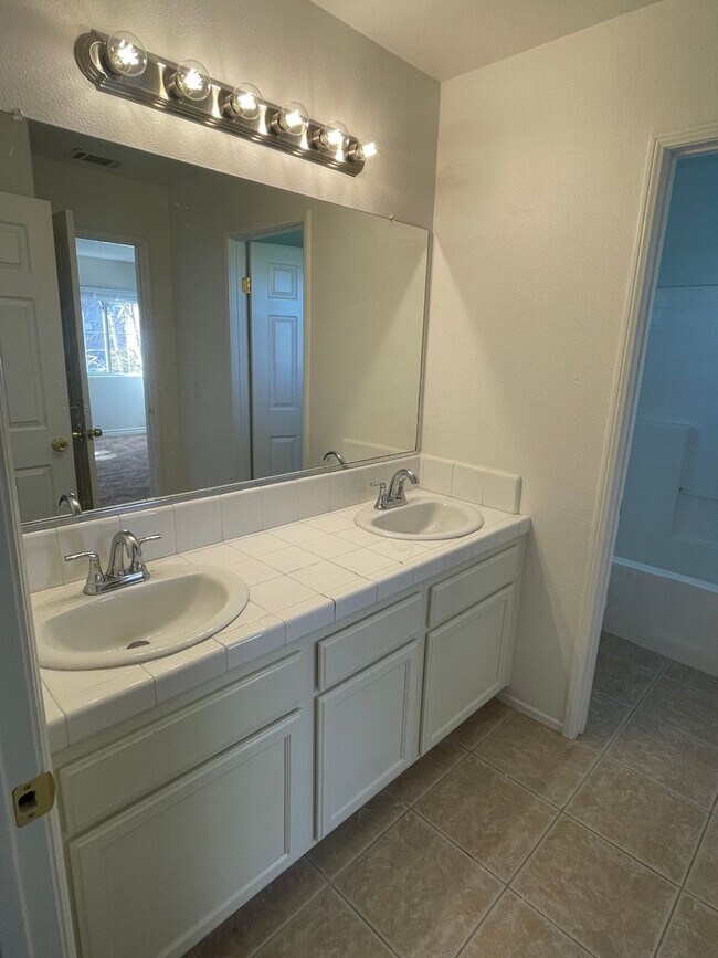 Building Photo - Newly Remodeled Home