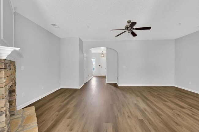 Building Photo - 518 Dragonfly Ct