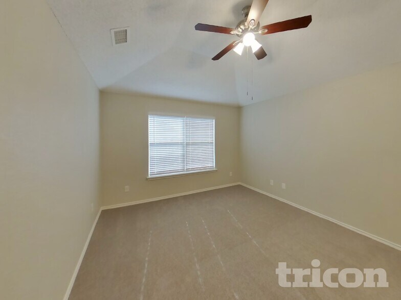 Building Photo - 1704 Fern Dr