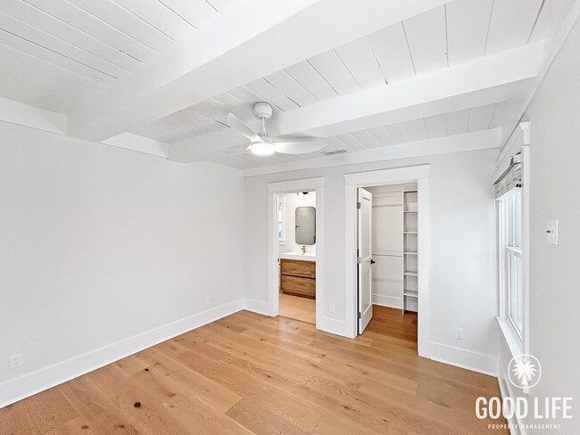 Building Photo - Beautiful 3BD/2.5BA W/ A/C and In-Unit Laundry in Mission Hills!