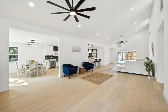 Building Photo - 3729 Rio Vista St