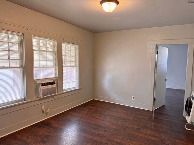 Building Photo - 1818 Collins Ave