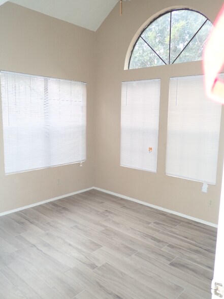 Building Photo - 2333 E Southern Ave