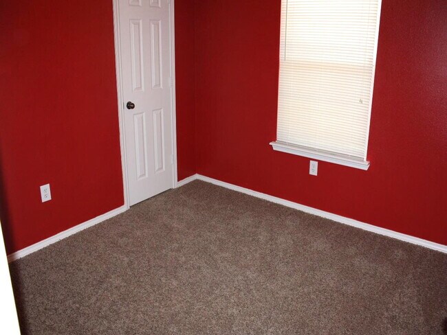 Building Photo - "Charming 3-Bed, 2-Bath Home in Lubbock's Serene Neighborhood – 1,315 Sq Ft of Comfortable Living!"