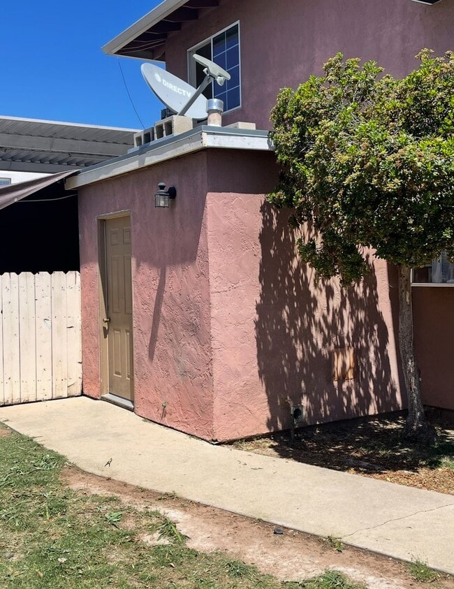 Building Photo - 2 bedrooms 1 bath apartment in El Cajon