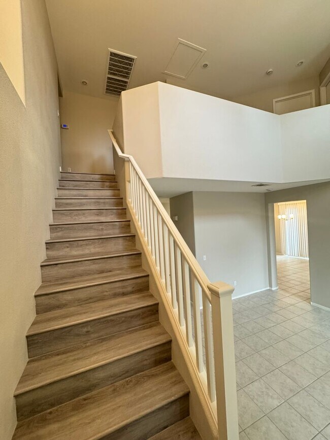 Building Photo - Must see 4 bedroom 2.5 baths home with NEW...