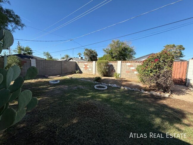 Building Photo - 6820 E Pinchot Ave