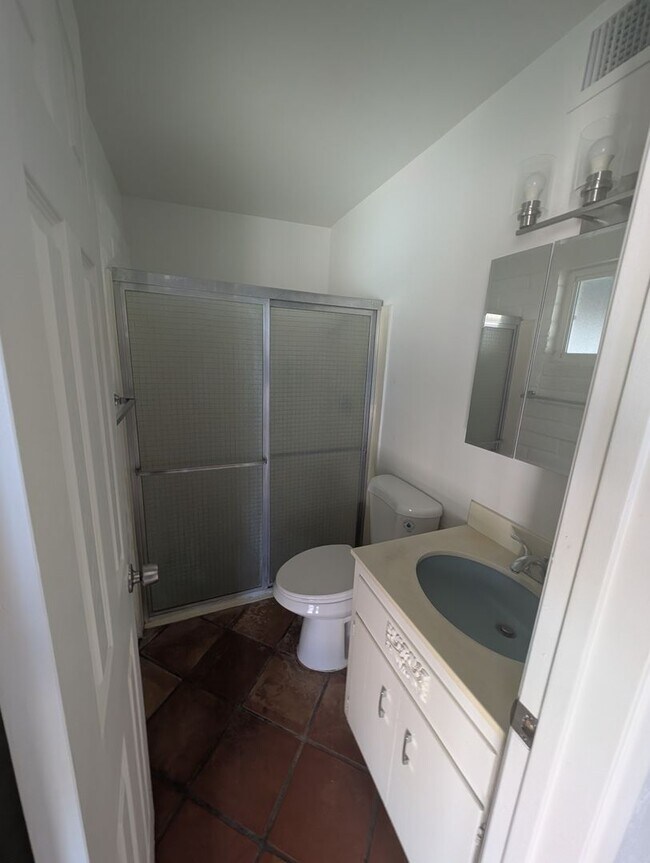 Building Photo - 4 Bedroom and 2 Bath Rental